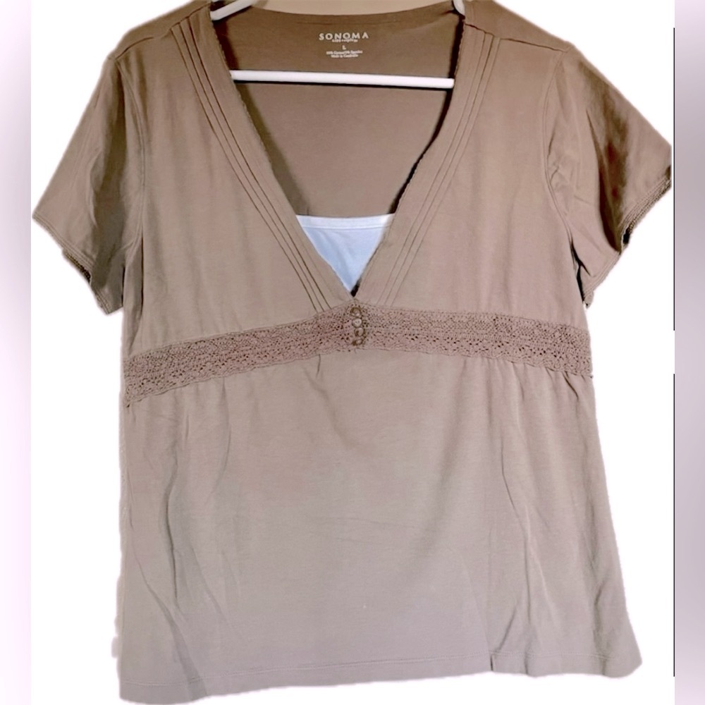 Sonoma Brown V-Neck Relaxed short sleeve top. Women’s size large